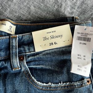 Abercrombie and Fitch Size 28L Brand New with tags Skinny Jean